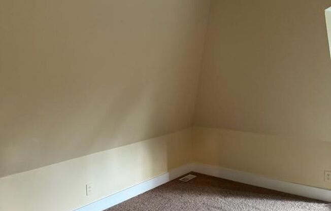 2 beds, 1 bath, $895