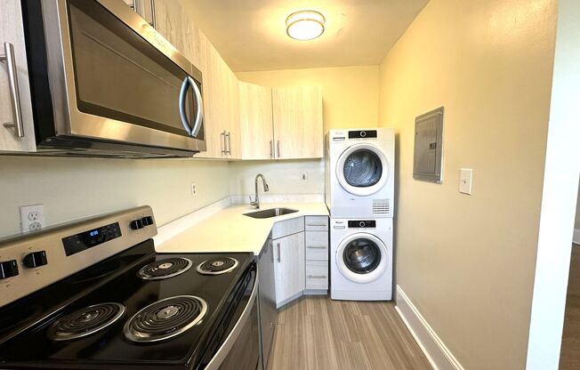 Studio, 1 bath, 450 sqft, $1,045, Unit Apt 407