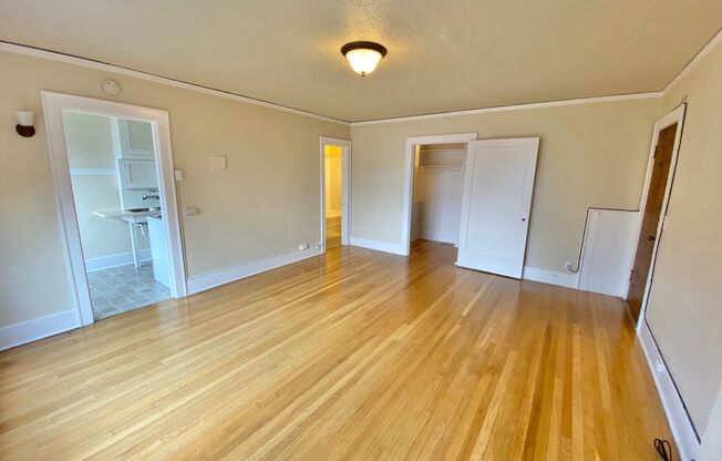 Studio, 1 bath, 425 sqft, $1,395, Unit 312