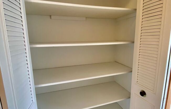 2 beds, 1 bath, 1,000 sqft, $1,295, Unit 619 Flint Rd. #5