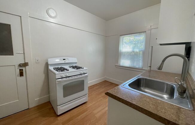 1 bed, 1 bath, 800 sqft, $2,350