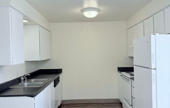 2 beds, 1.5 baths, 942 sqft, $1,325, Unit 4321B02