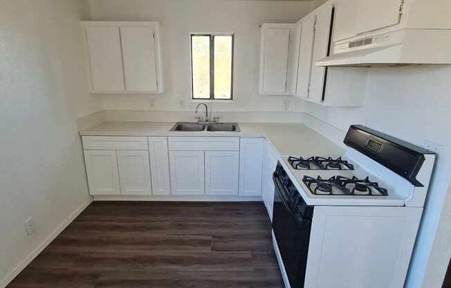 2 beds, 1 bath, 762 sqft, $1,300