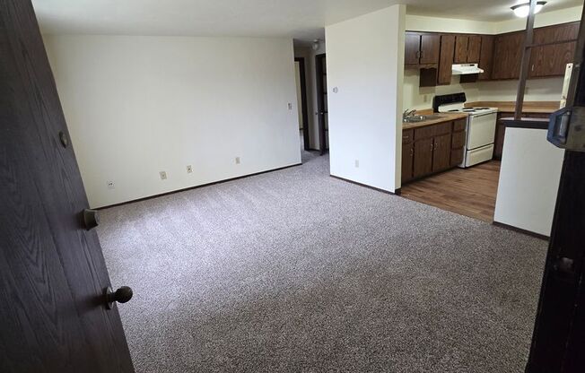 2 beds, 1 bath, 824 sqft, $1,229, Unit 1658-06