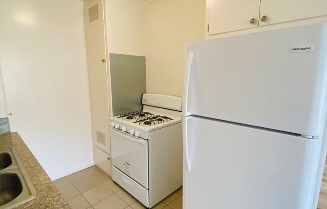 499 -1238 N. KENMORE