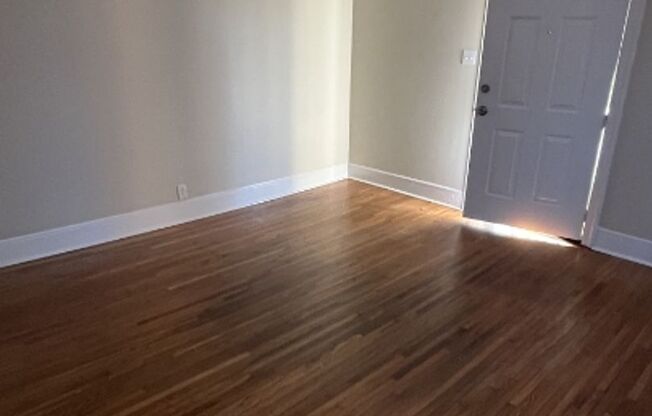 1 bed, 1 bath, $895, Unit 2