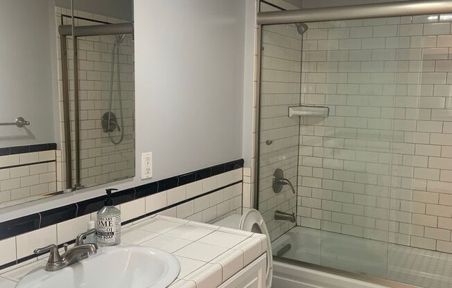 1 bed, 1 bath, $2,695