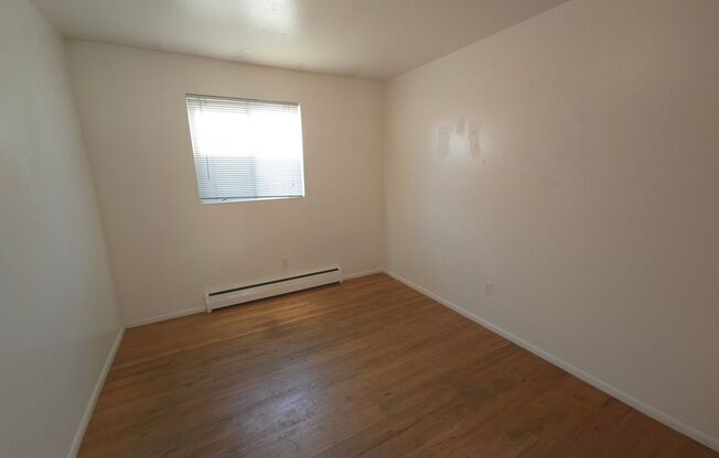 2 beds, 1 bath, $1,800, Unit 6