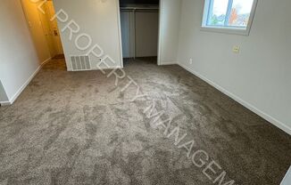 2 beds, 1 bath, $800, Unit 3