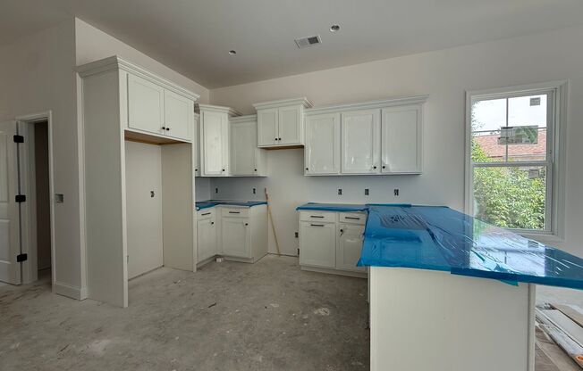 Modern New Build Minutes from Downtown Charleston!