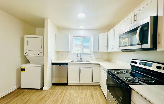 4424 Bellevue Newly Renovated Apartments with All Appliances Included!
