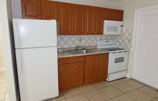 2 beds, 1 bath, $2,395