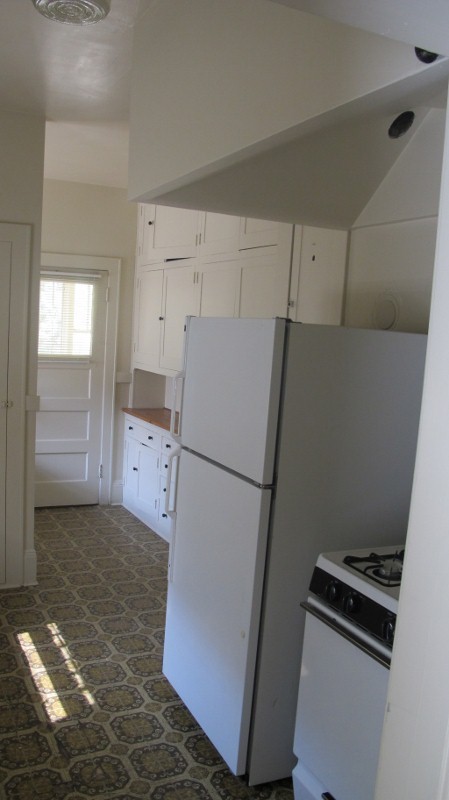 2 beds, 1 bath, $1,395, Unit A