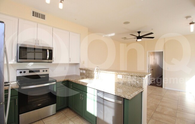 4049 E WINDSOR DR