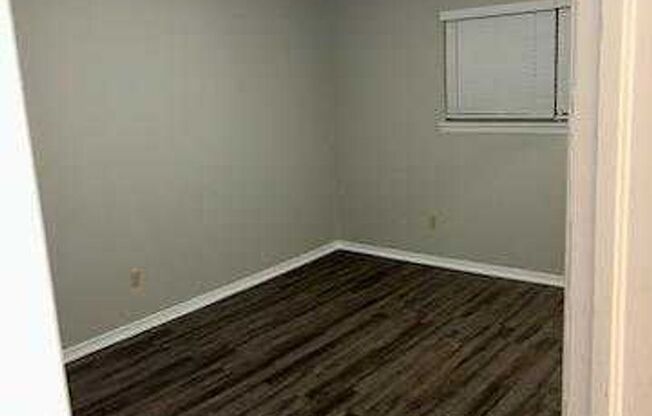 3 beds, 2 baths, 1,000 sqft, $1,200, Unit 111