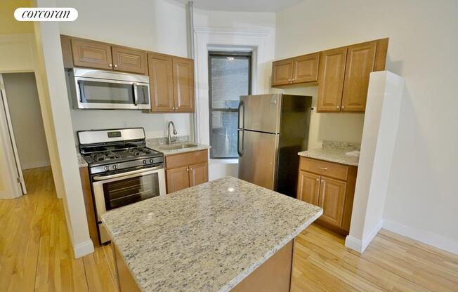 4 beds, 2 baths, $4,100, Unit 1W