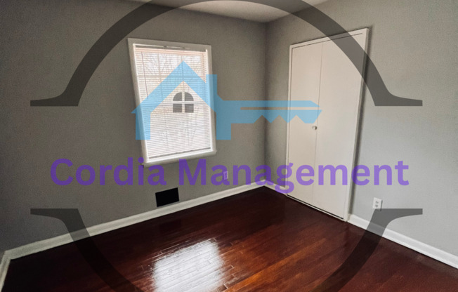 Lovely 3 bedroom 2 Bath with Garden Green Kitchen