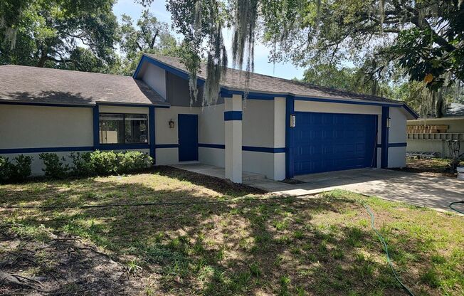 Great 3/2 Split floor plan in Deltona ready for your family