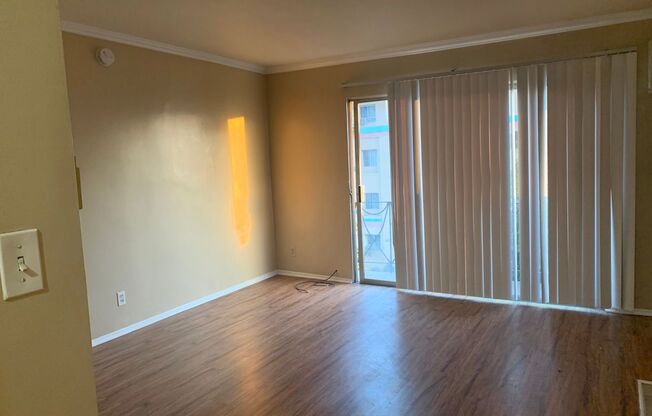 Studio, 1 bath, 450 sqft, $1,395, Unit 301