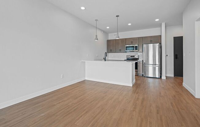 1 bed, 1 bath, 715 sqft, $1,450, Unit 305