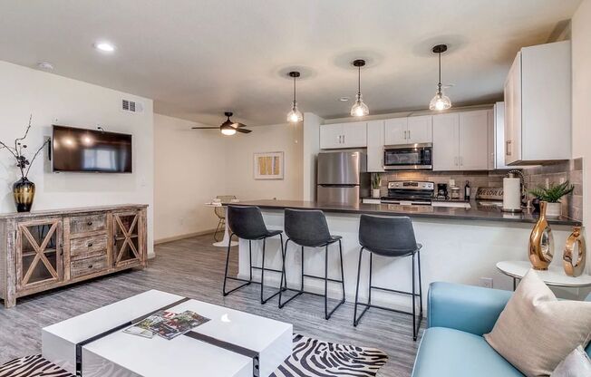 4912 Gaston