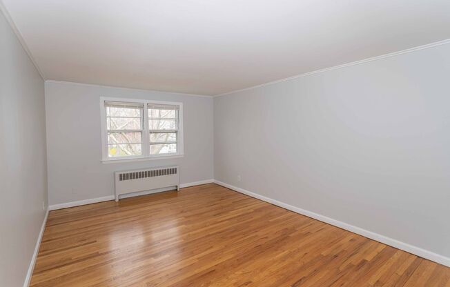 2 beds, 1 bath, $1,895, Unit B-1355-1