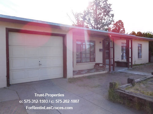 Great 3/1 with large yard close to NMSU