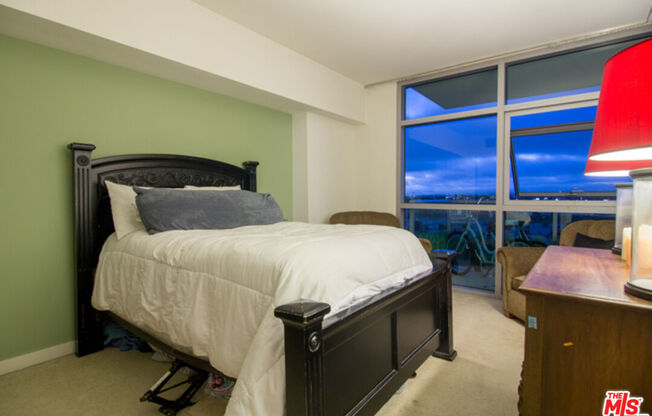 1 bed, 1.5 baths, 959 sqft, $4,495, Unit 719