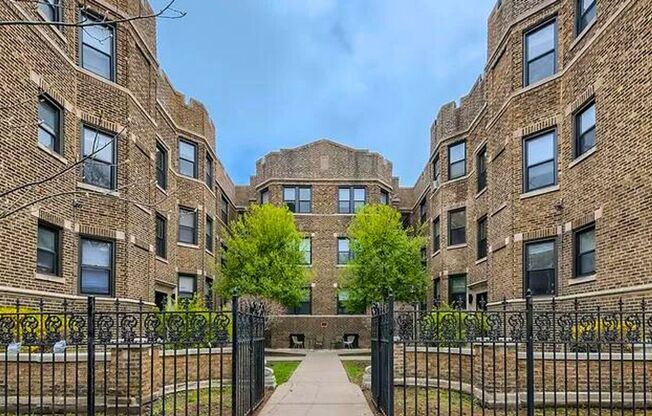 633 W. CORNELIA