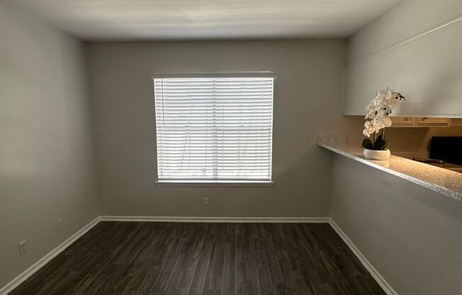 2 beds, 2 baths, 931 sqft, $1,450, Unit 13-1302