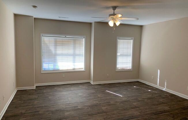 1 bed, 1 bath, 860 sqft, $1,325, Unit E-8
