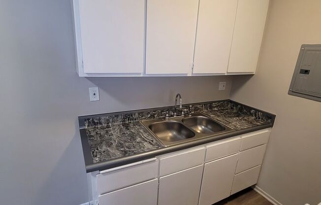 1 bed, 1 bath, 700 sqft, $1,850, Unit 23