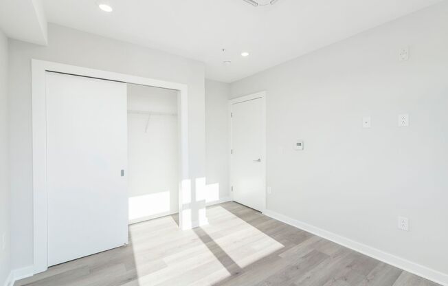 2 beds, 2 baths, 927 sqft, $1,935, Unit B220