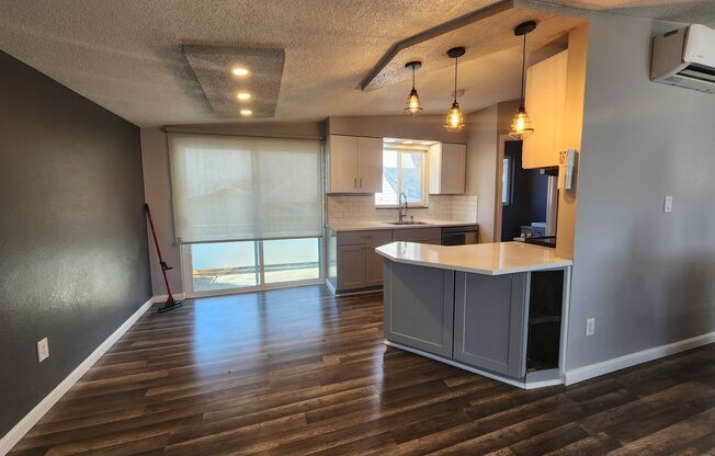 Remodeled 2 Bedroom in Lakewood! Great Location!