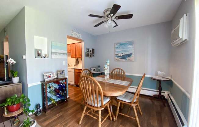 Maple Park 2 Bedroom Dining Area