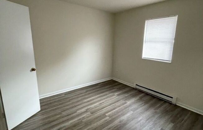 2 beds, 1 bath, 760 sqft, $950, Unit 1002-A Rucker St