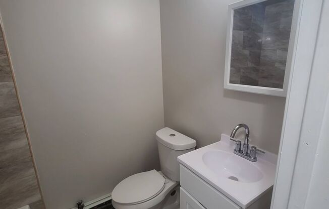 2 beds, 1 bath, $1,250, Unit A1