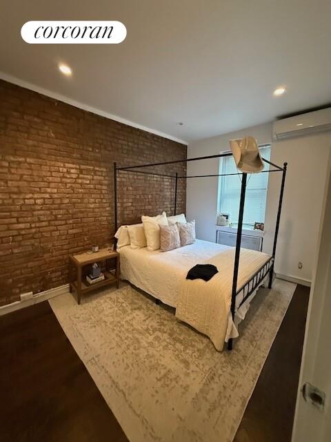123 E 18 ST