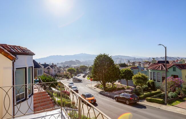 3 Bed / 2 Bath charming home in upscale neighborhood near Glen Park. YouTube Tour!!