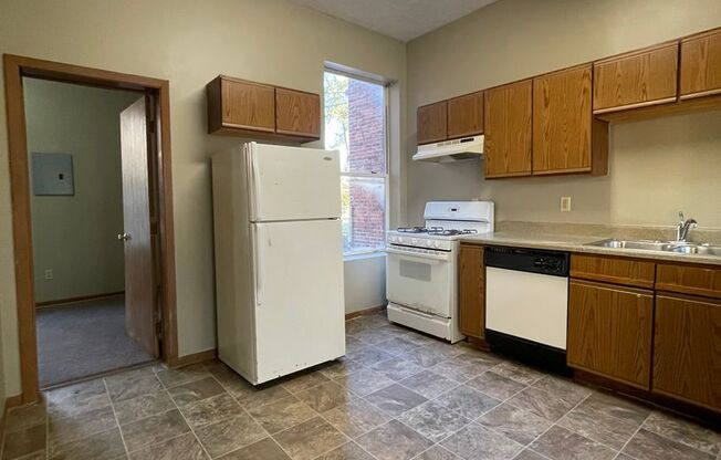 1 bed, 1 bath, 752 sqft, $800, Unit 1009 N 29th Street