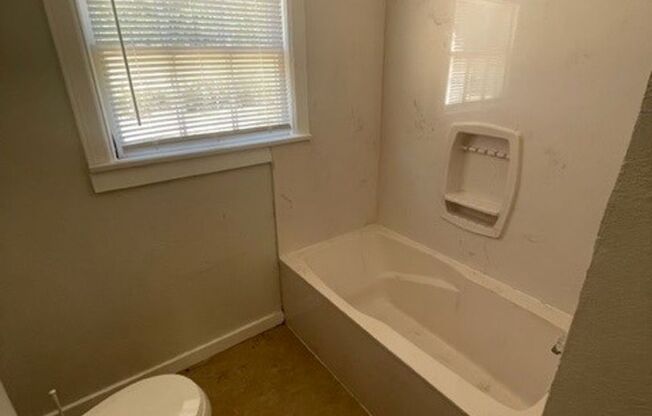 2 beds, 1 bath, $1,295