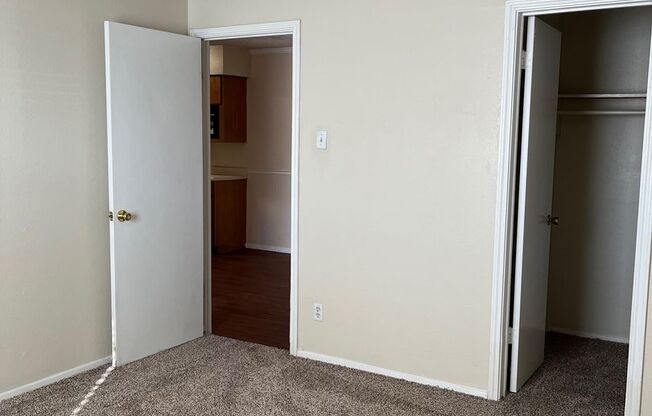 2 beds, 2 baths, 887 sqft, $1,000, Unit 209