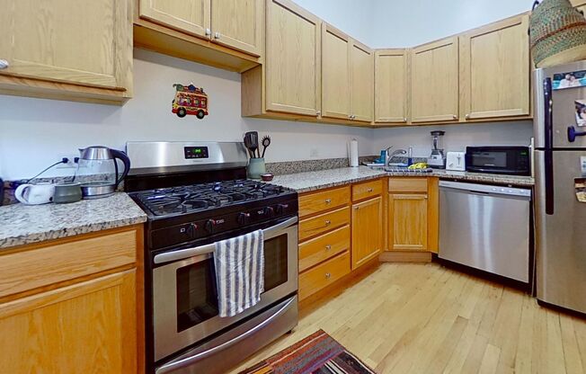 Top Floor East Lakeview One Bedroom