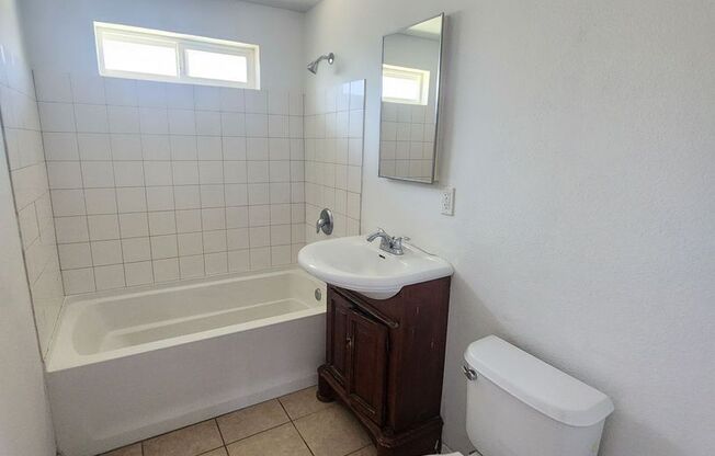 2 beds, 1 bath, $1,300