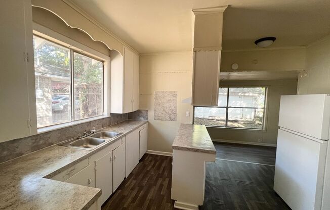 2 beds, 1 bath, $850