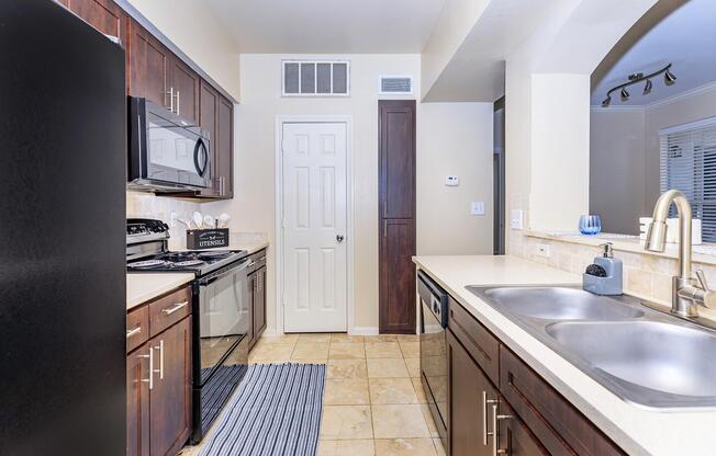 1 bed, 1 bath, 733 sqft, $1,210