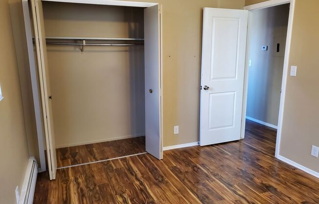 2 beds, 1 bath, 800 sqft, $1,000, Unit Unit B4