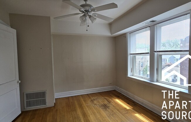 3054 W BERTEAU