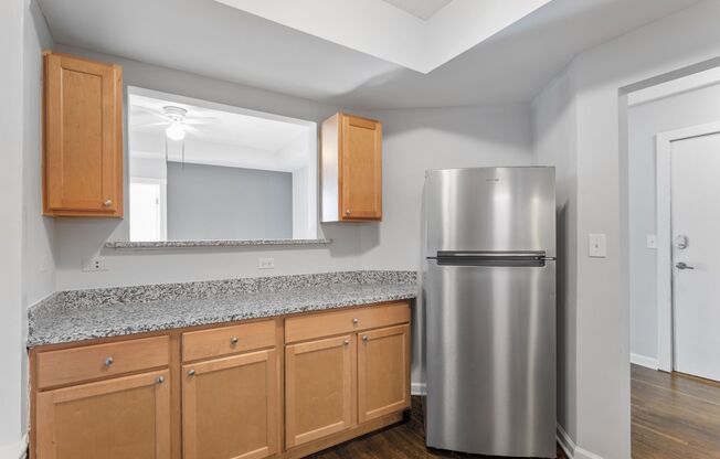 3 beds, 1 bath, 632 sqft, $2,350, Unit 1460-209
