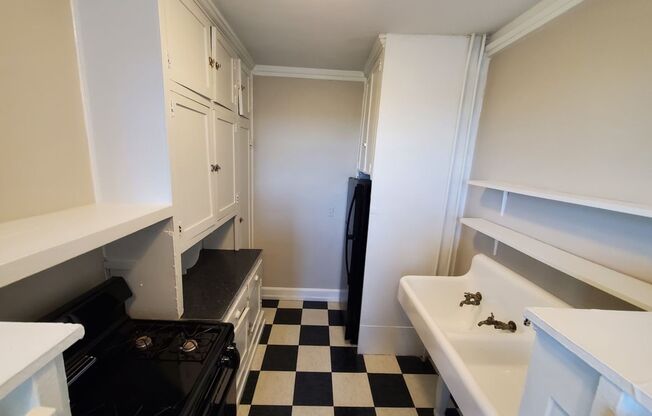 1 bed, 1 bath, 610 sqft, $1,150, Unit 6E